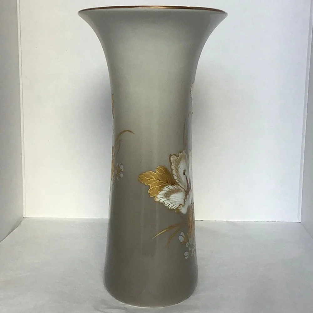 Vintage AK Kaiser Ovid Porcelain Vase called “Desiree” West Germany